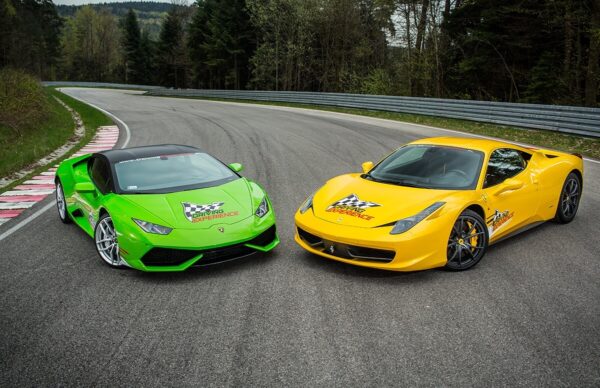 Ferrari Italia vs Lamborghini Huracan