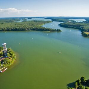 Lot paralotnią nad jeziorem - Kaszuby