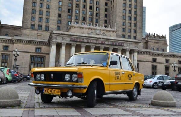 Podróż do przeszłości - Zwiedzanie Warszawy Fiatem 125p