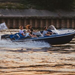 Przygoda na łodzi motorowej