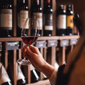 Degustacja wina z warsztatami winiarskimi